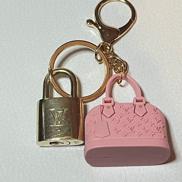 Louis Vuitton Brass Lock #307 - w/ Pink Mini Fashion Handbag Keychain - Picture 4 of 6